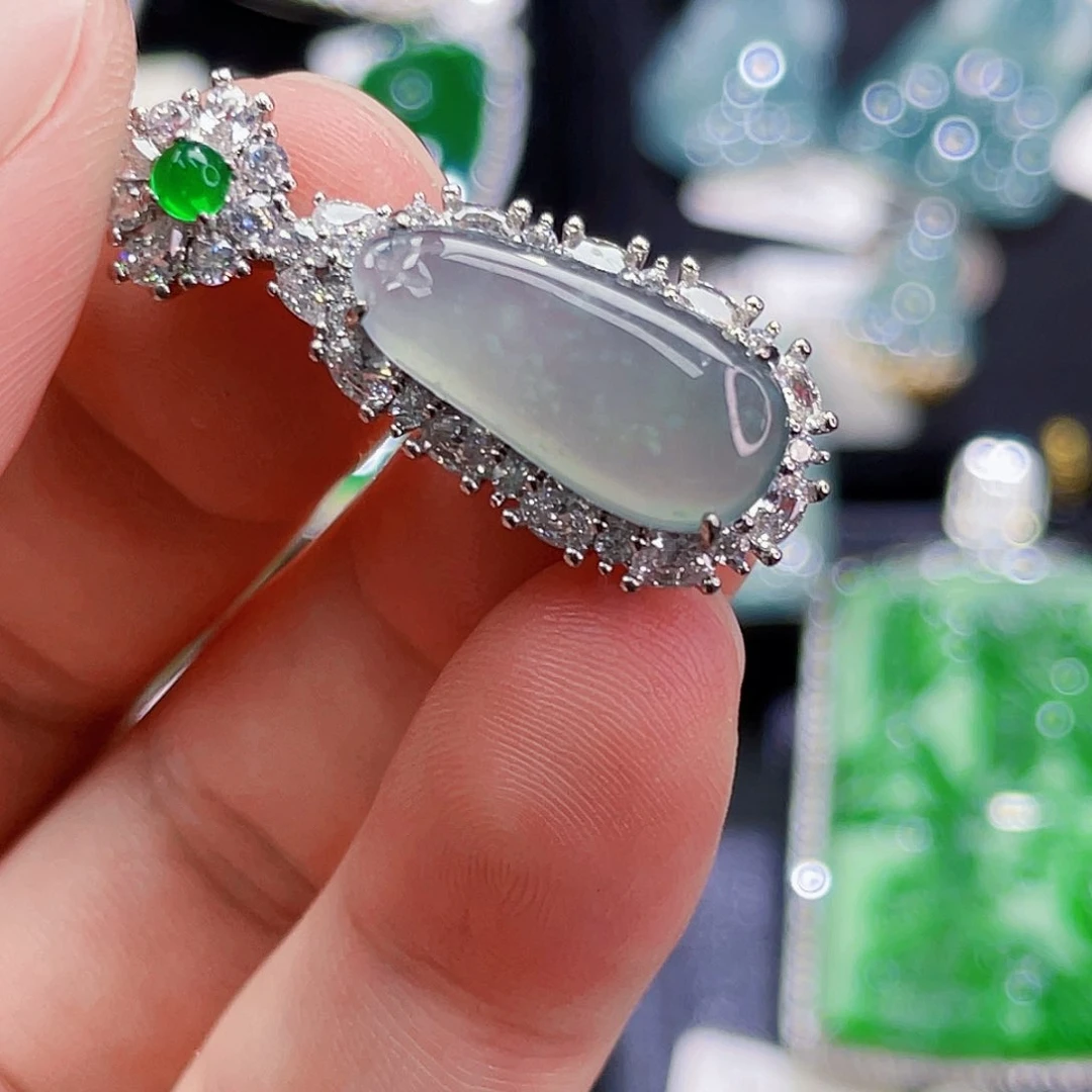 翡翠未镶嵌颈饰6、