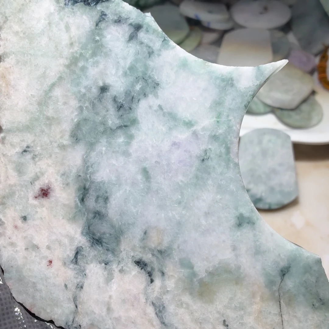 翡翠未镶嵌颈饰边角料