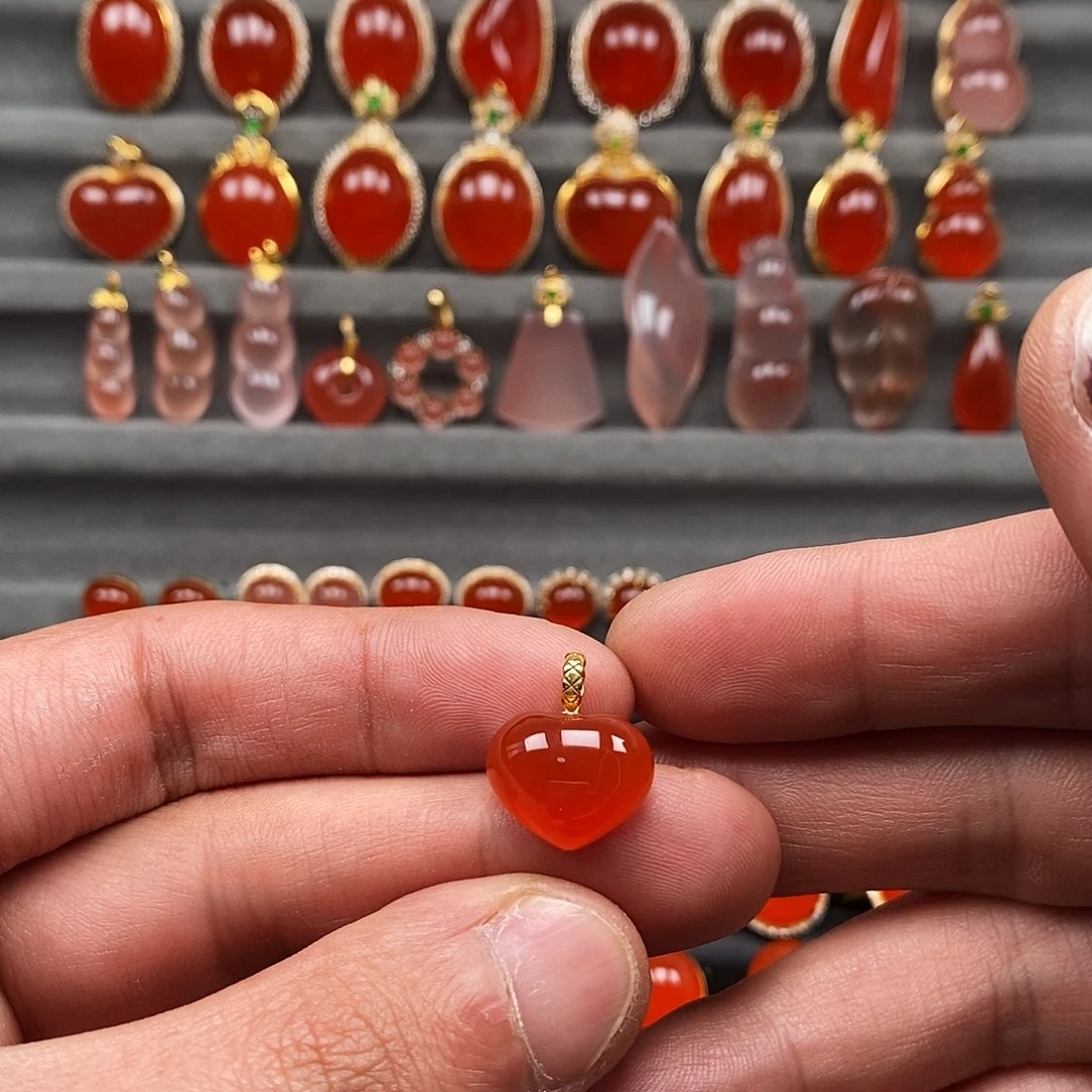 南红玛瑙18K金镶嵌颈饰