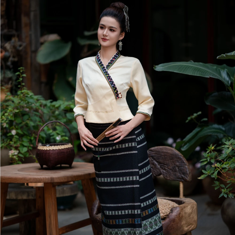 曼景保玉家人民族服饰泼水节新款服饰