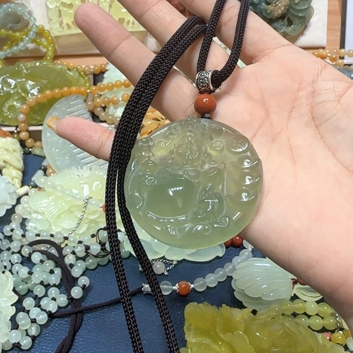 合金蛇纹石玉吊坠