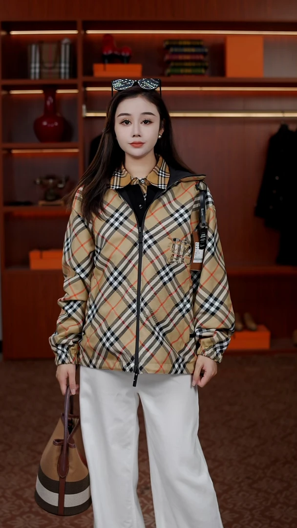 秋季连帽短外套冲锋衣女士格子长袖保暖常规款女装