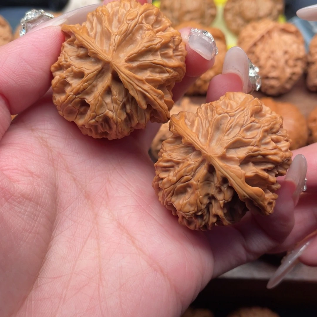 文玩核桃吊坠红皮大肚苹果41