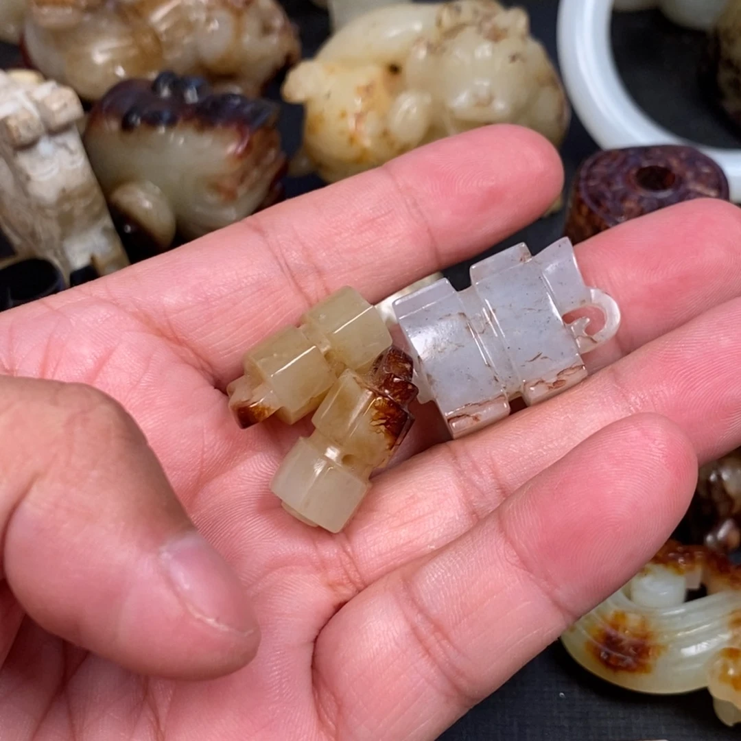 朝***拾和田玉（糖玉）未镶嵌挂件