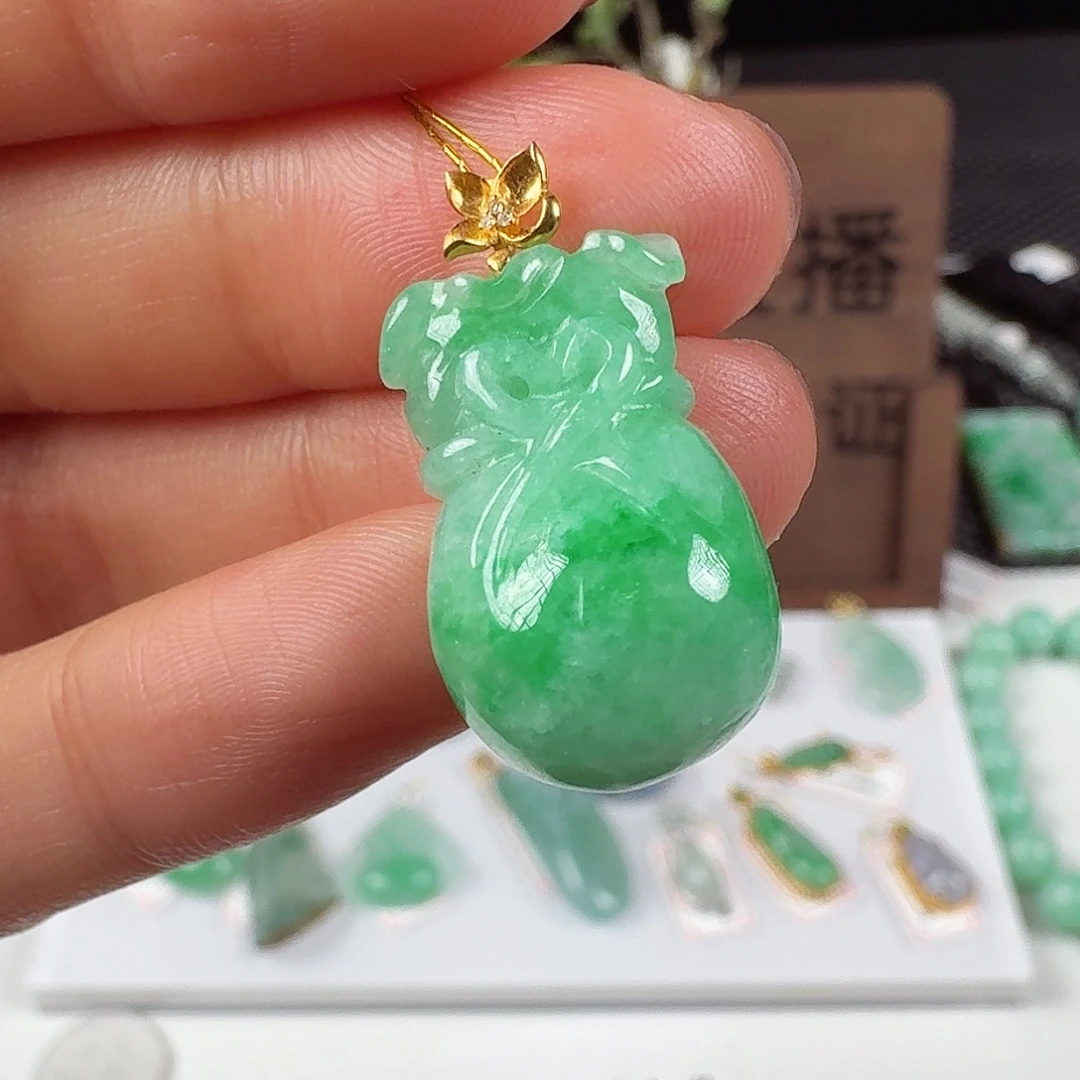 翡翠18K金镶嵌颈饰