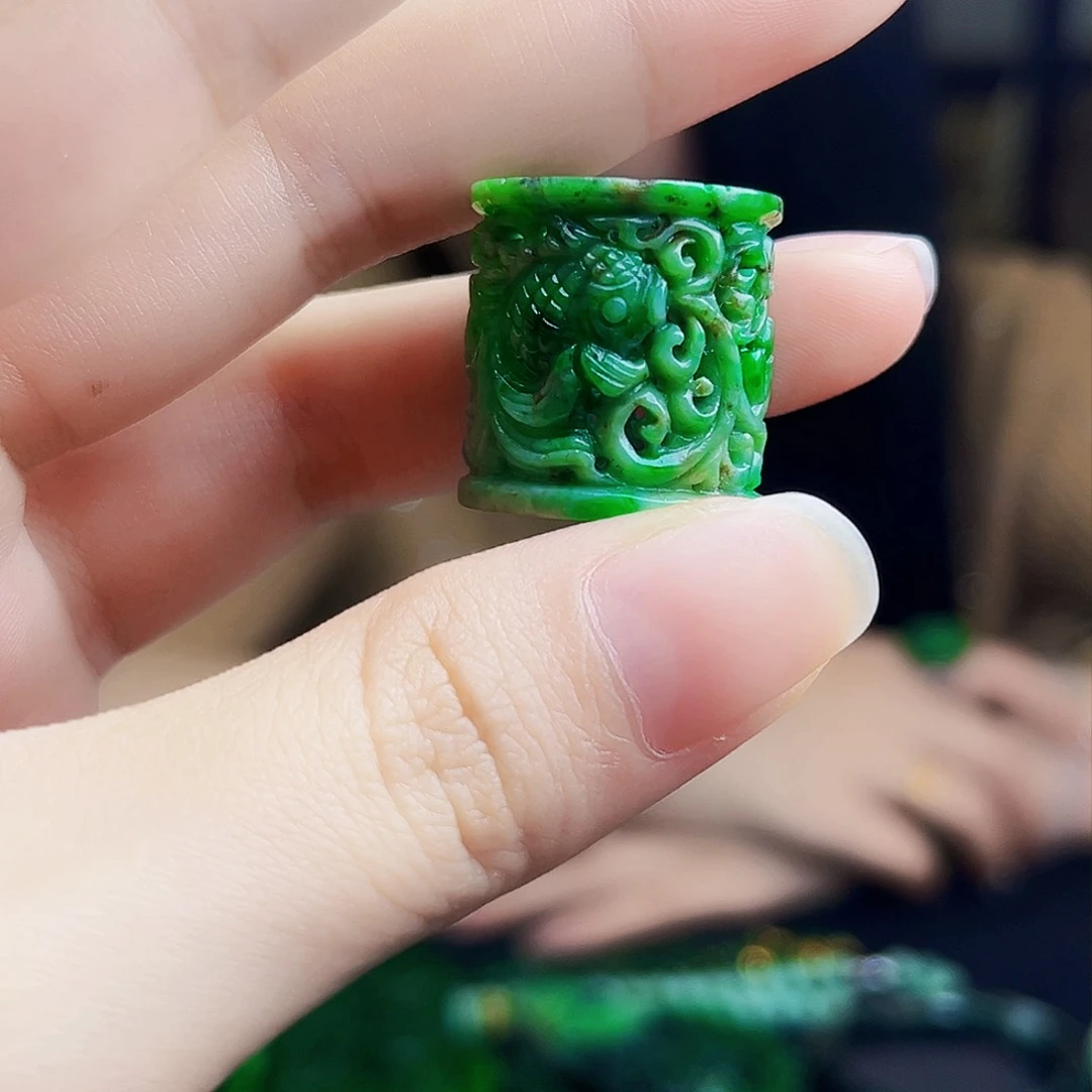 颈饰未镶嵌翡翠多样性