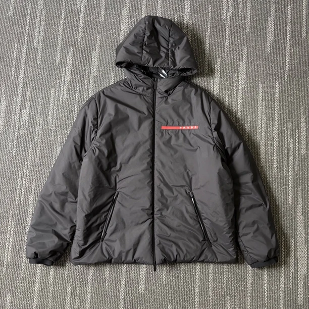 99新 Prada/普拉达 纯色徽标Logo拉链夹克棉服/XXL码/6712