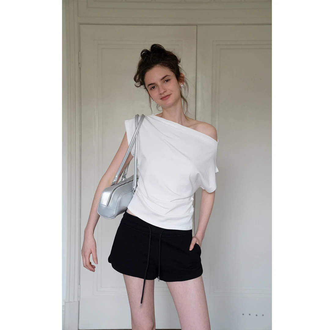 EGGKA 特色斜肩蝙蝠袖收褶短袖T恤 E25A3670AF