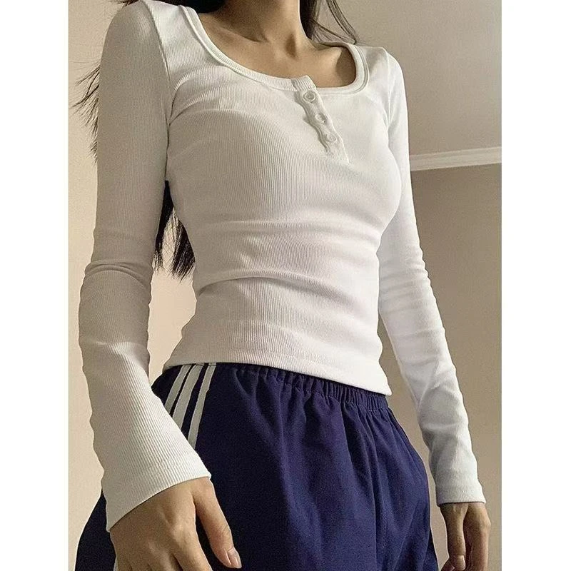 秋冬帽子白色修身半开领纽漏锁骨