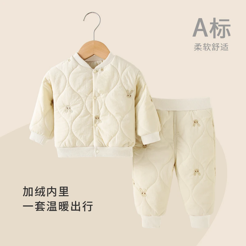 婴儿冬季加绒加厚保暖套装婴幼儿轻盈无压感舒适宝宝居家外出装
