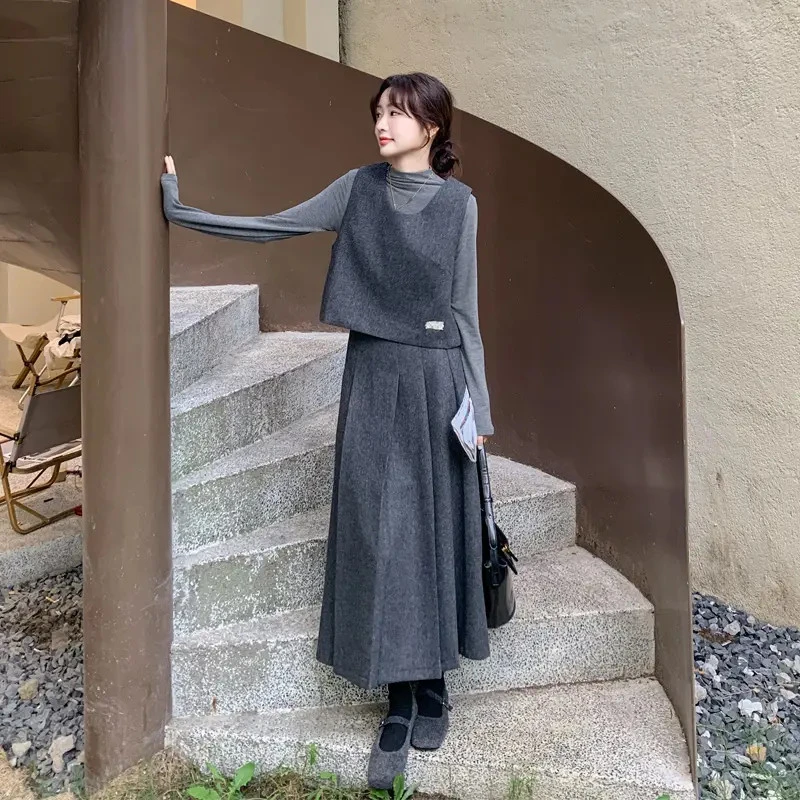 冬日韩系氛围感毛呢马甲打底衫半裙2025新款极简ins风通勤三件套