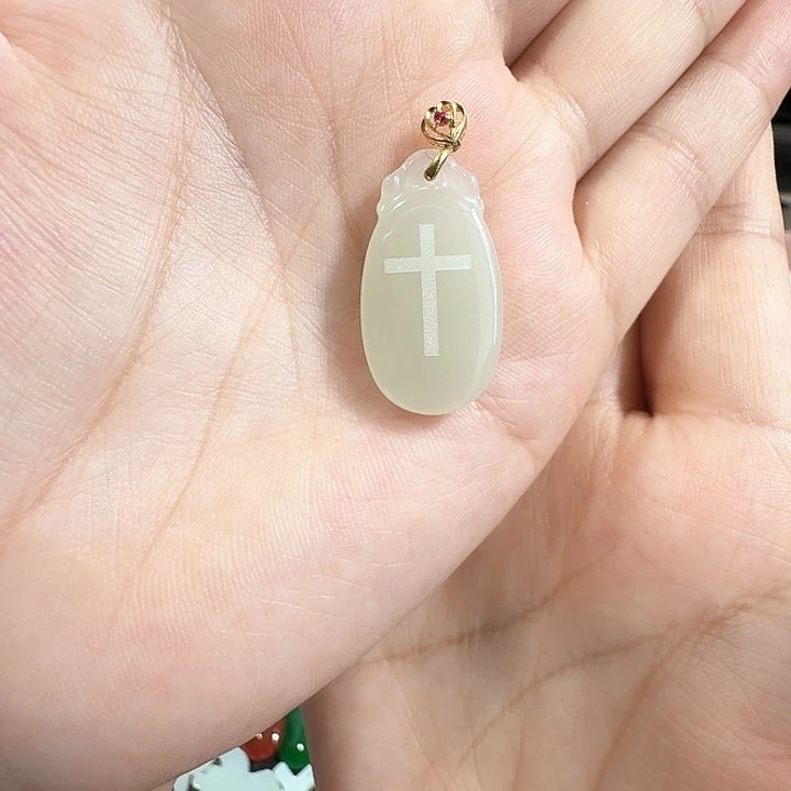 和田玉18K金镶嵌颈饰