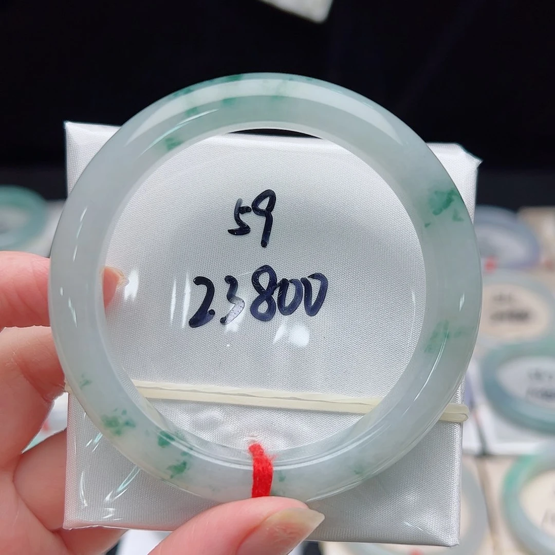 翡翠手镯未镶嵌翡翠