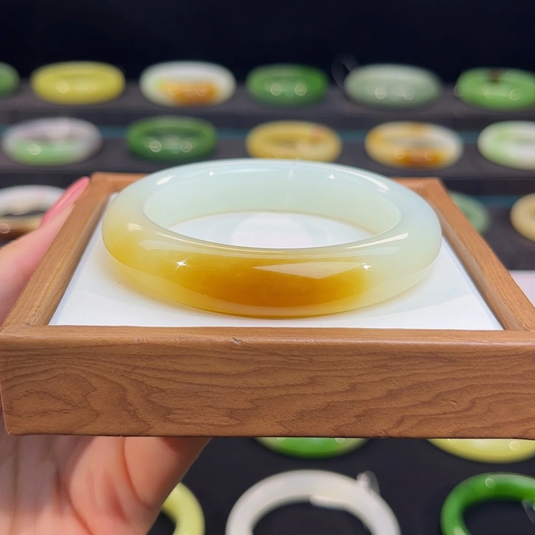 未镶嵌手镯和田玉油蜜底糖白55、56