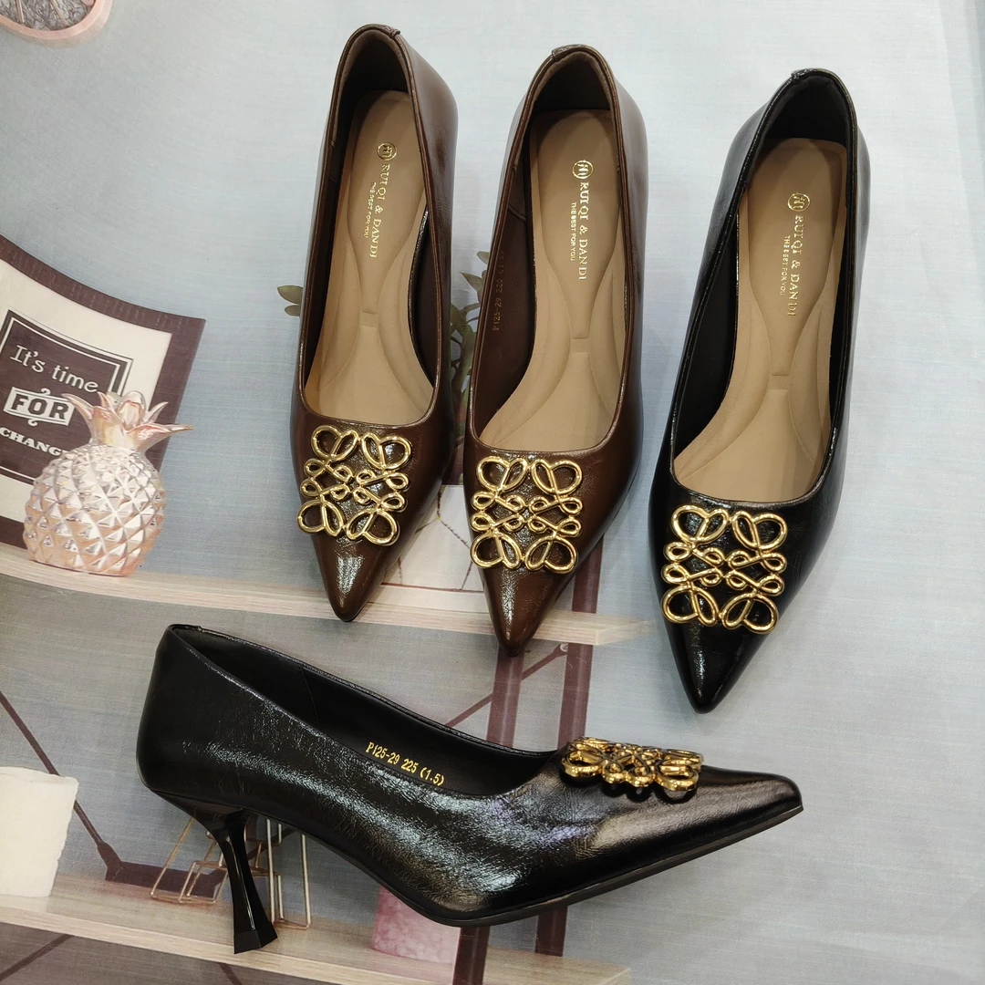 新款尖头细跟单鞋高跟鞋油蜡皮尖头细跟单鞋高跟鞋