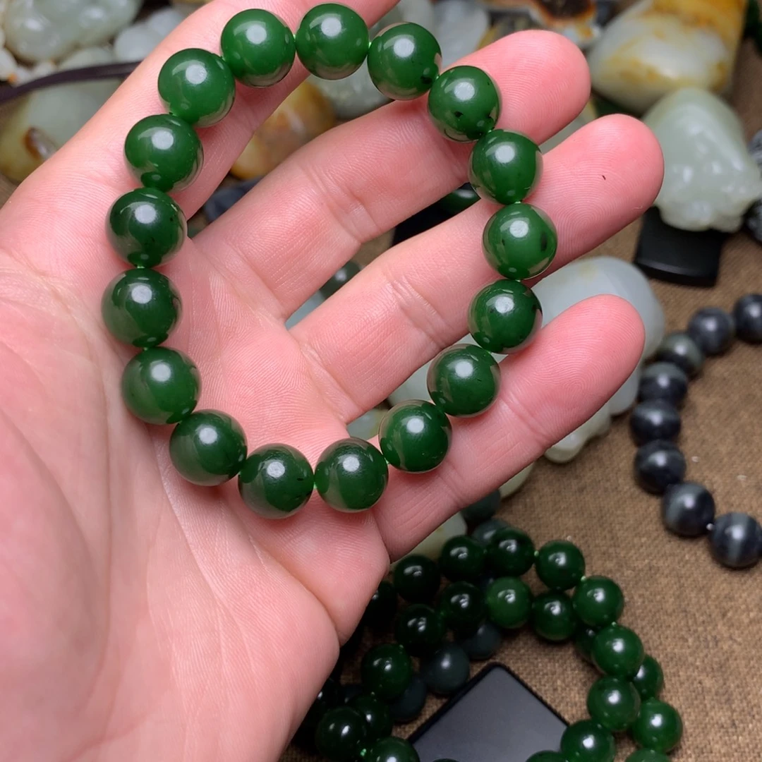 玉***在和田玉未镶嵌颈饰