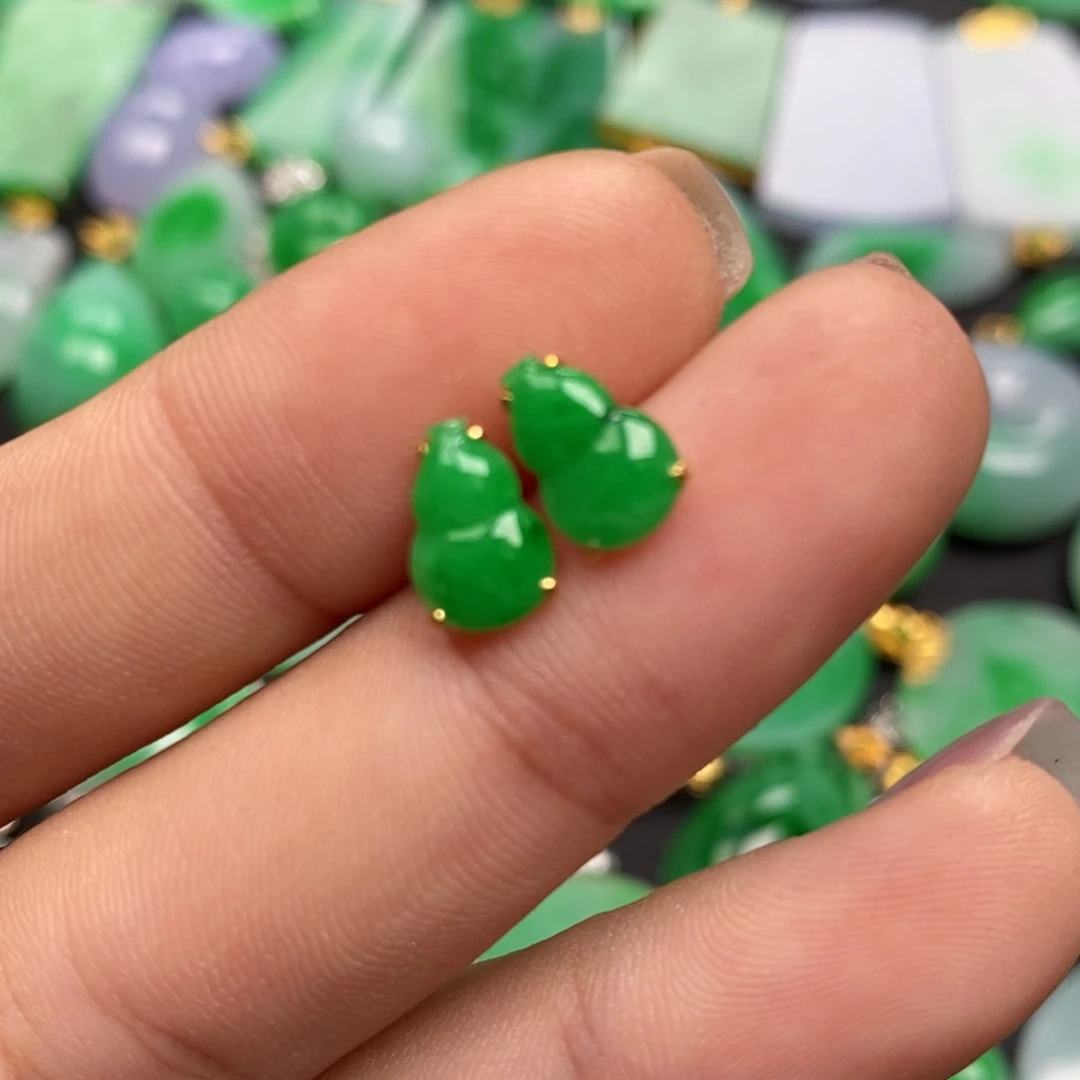 18K金镶嵌翡翠耳饰翡翠