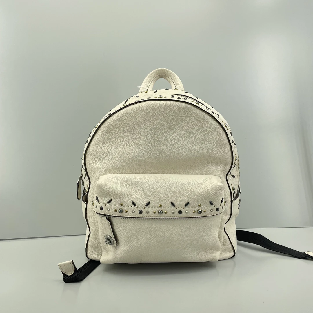 95新 COACH/蔻驰 白色铆钉双肩包30*33*13cmE020513