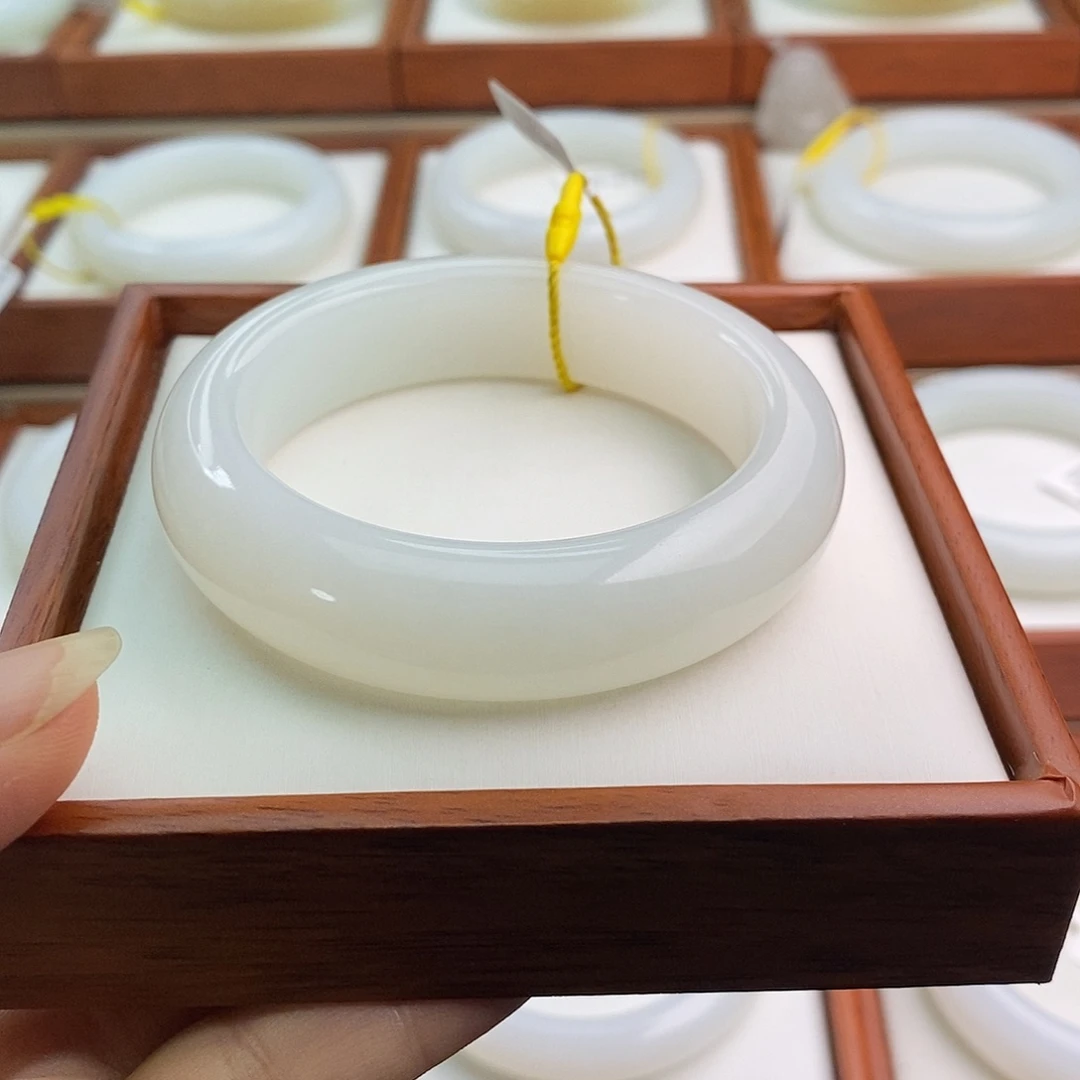 雪***儿和田玉（白玉）手镯未镶嵌