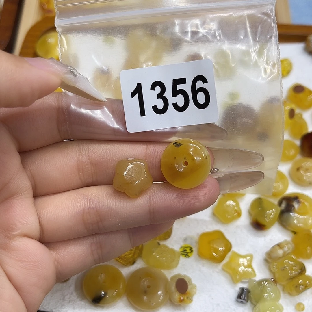 薄***星琥珀未镶嵌珠宝奇石