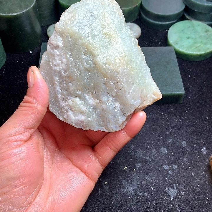 和田玉（糖玉）未镶嵌珠宝奇石