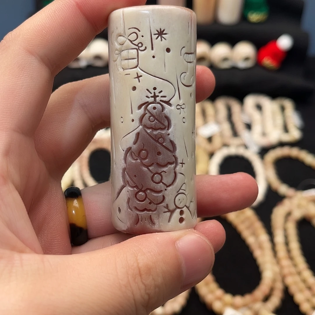 吊坠白玉菩提驼骨精雕手把件