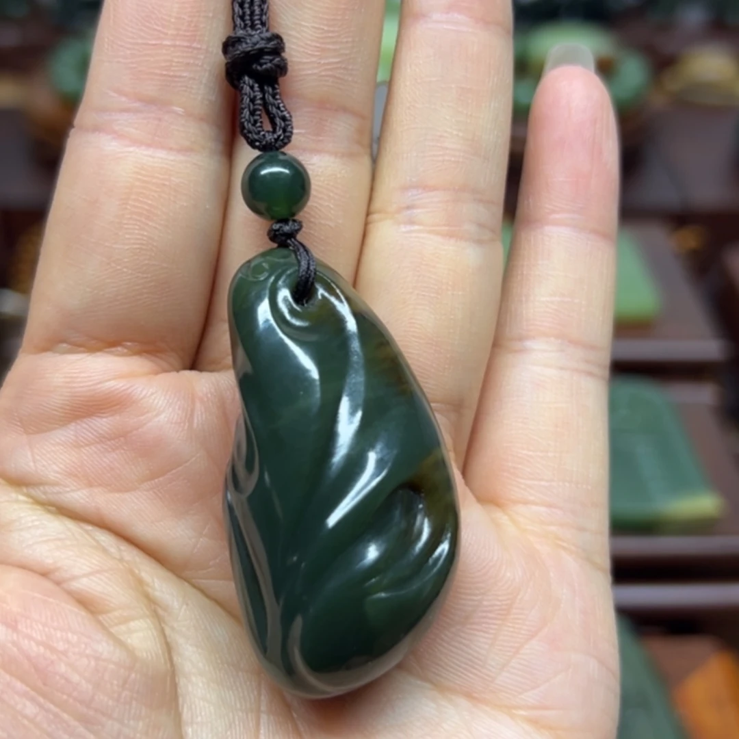 【闪购商品】颈饰未镶嵌岫岩河磨玉（透闪石质玉）时来运转