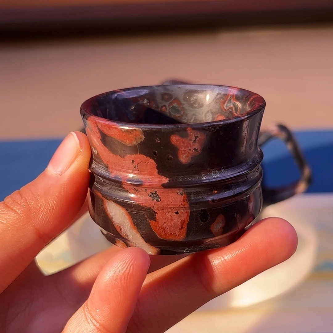 杯子灰底红梅中透着荔枝肉