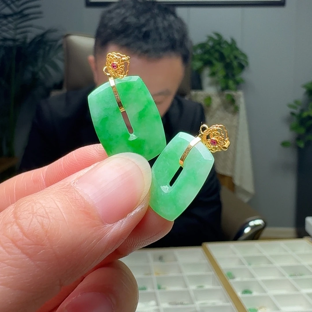 翡翠18K金镶嵌吊坠(不含链)多样性发货其一
