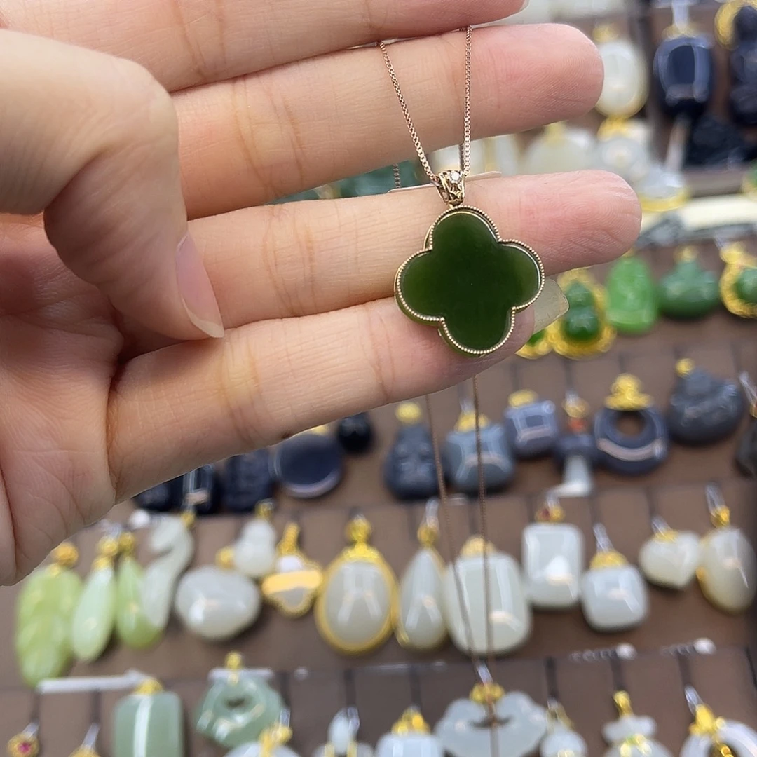 和田玉18K金镶嵌吊坠(赠链)