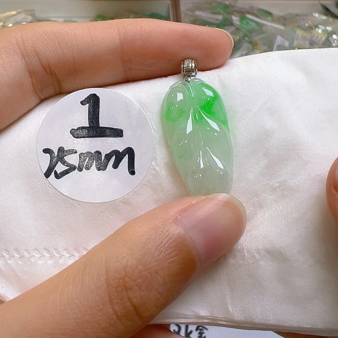翡翠18K金镶嵌颈饰翡翠