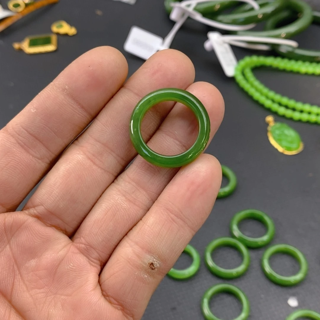 和田玉（碧玉）戒指未镶嵌草*