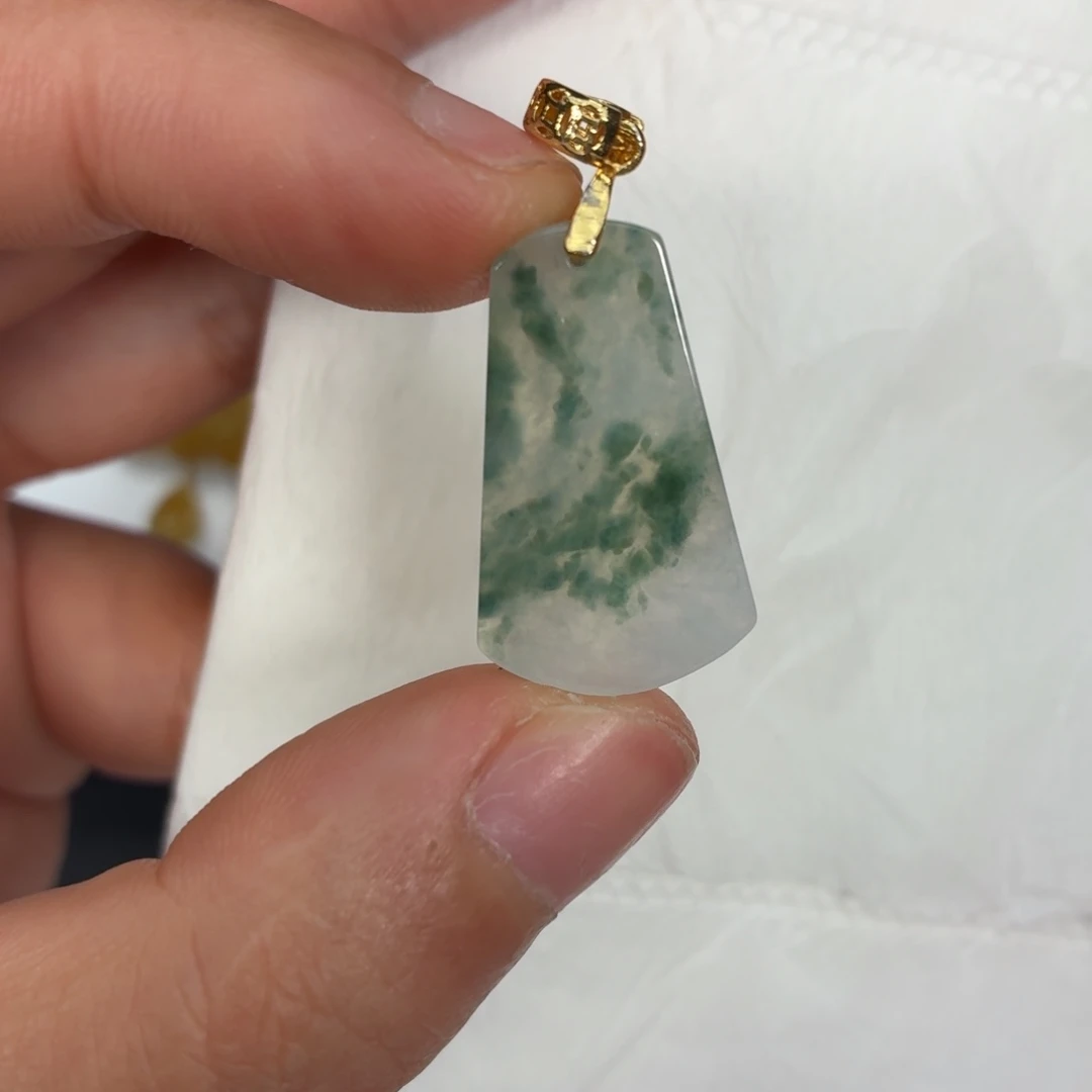 翡翠未镶嵌颈饰无事牌