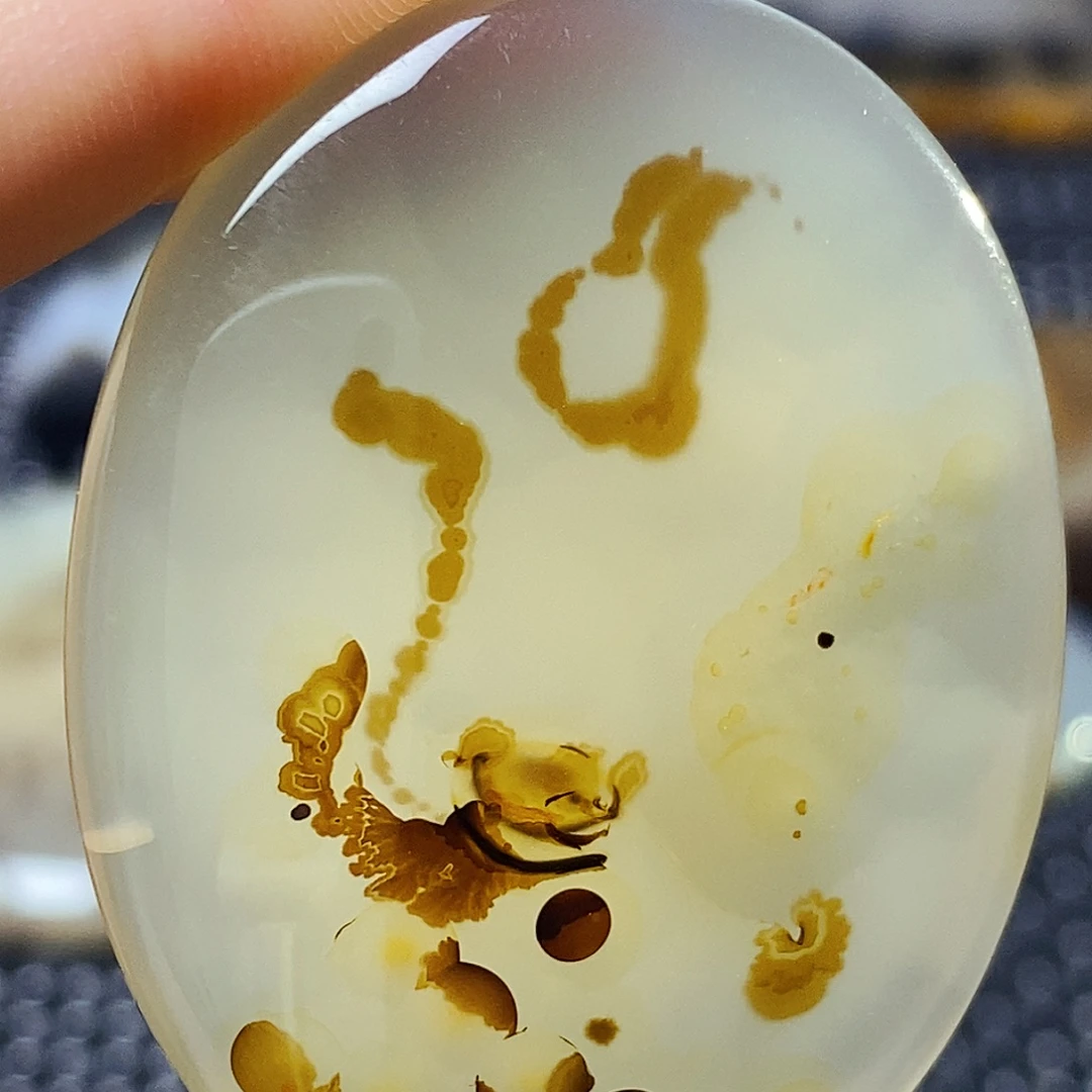 用***8玛瑙/玉髓未镶嵌珠宝半成品