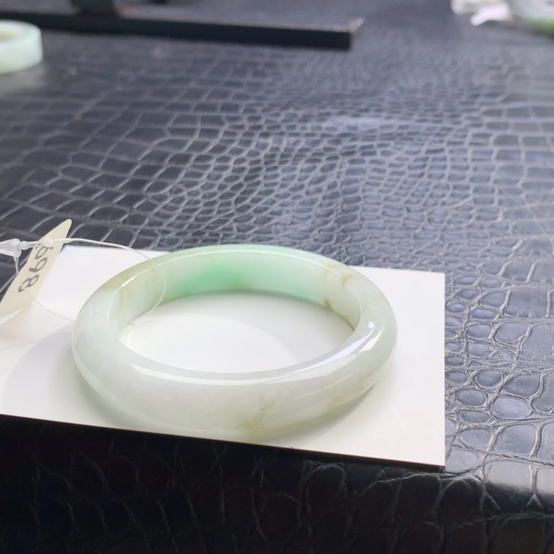 定制翡翠未镶嵌手镯