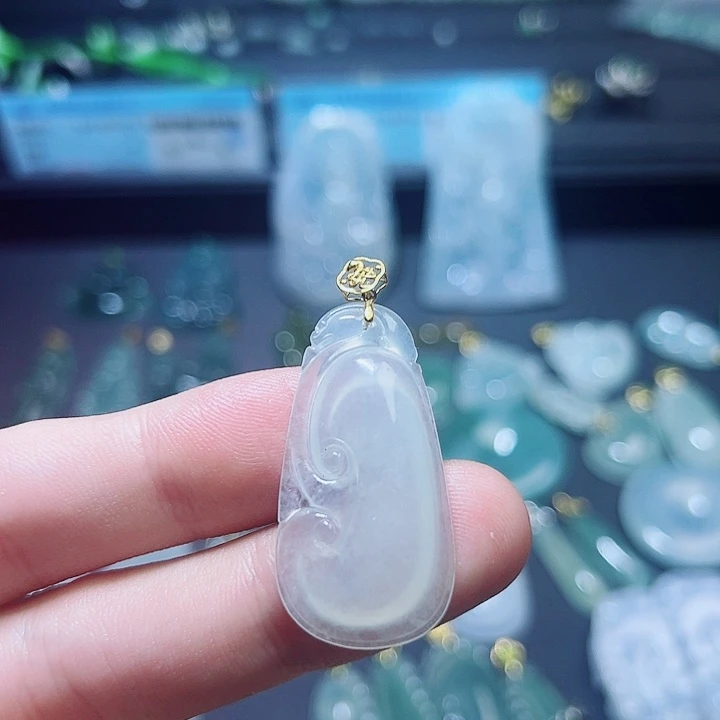 颈饰18K金镶嵌翡翠翡翠