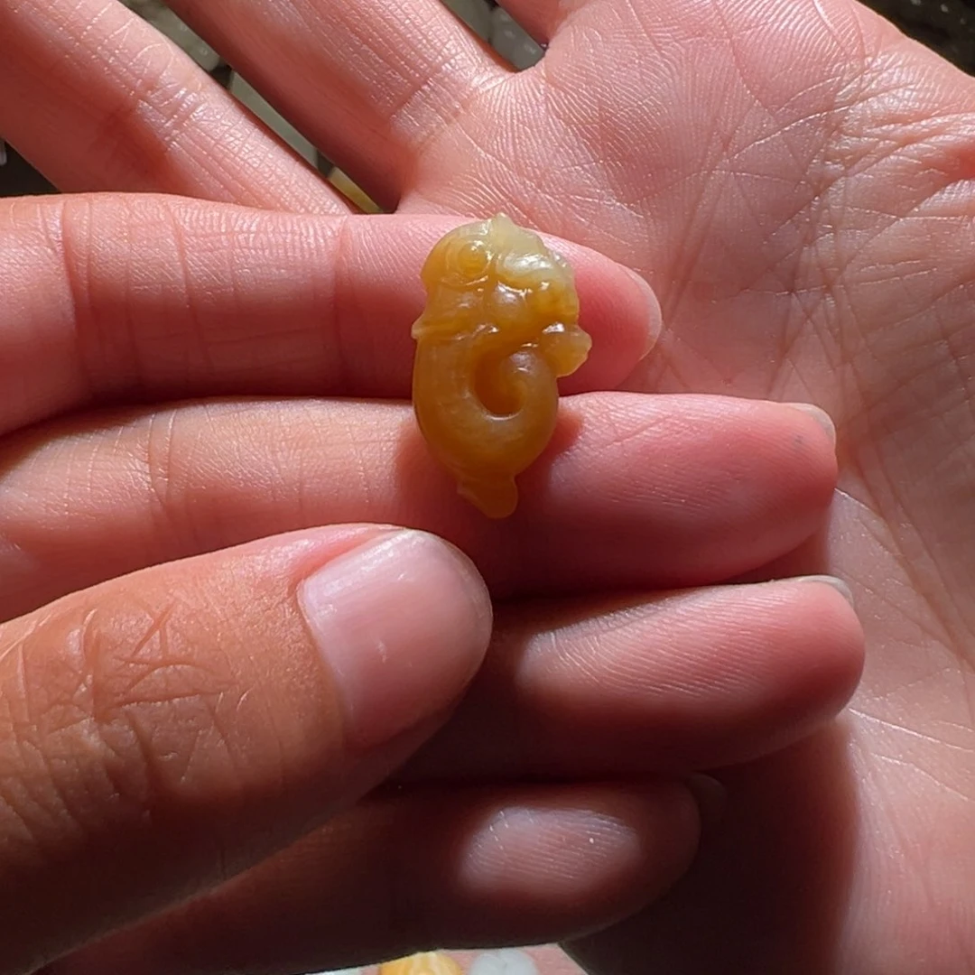 和田玉未镶嵌颈饰珊*兔