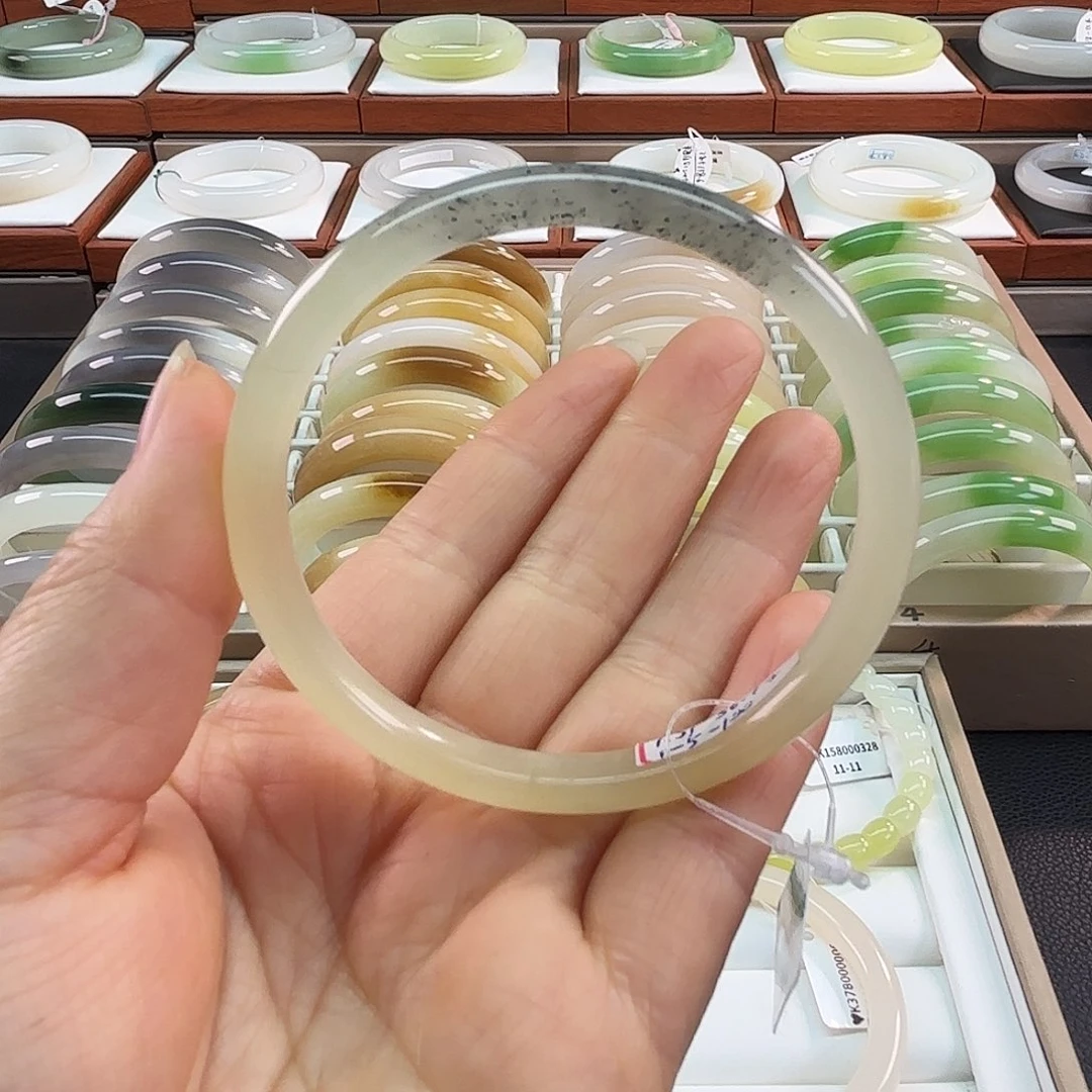 和田玉未镶嵌手镯冰黄带点墨