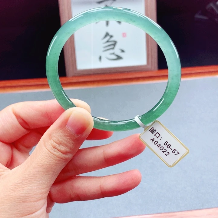 未镶嵌手镯翡翠圆镯