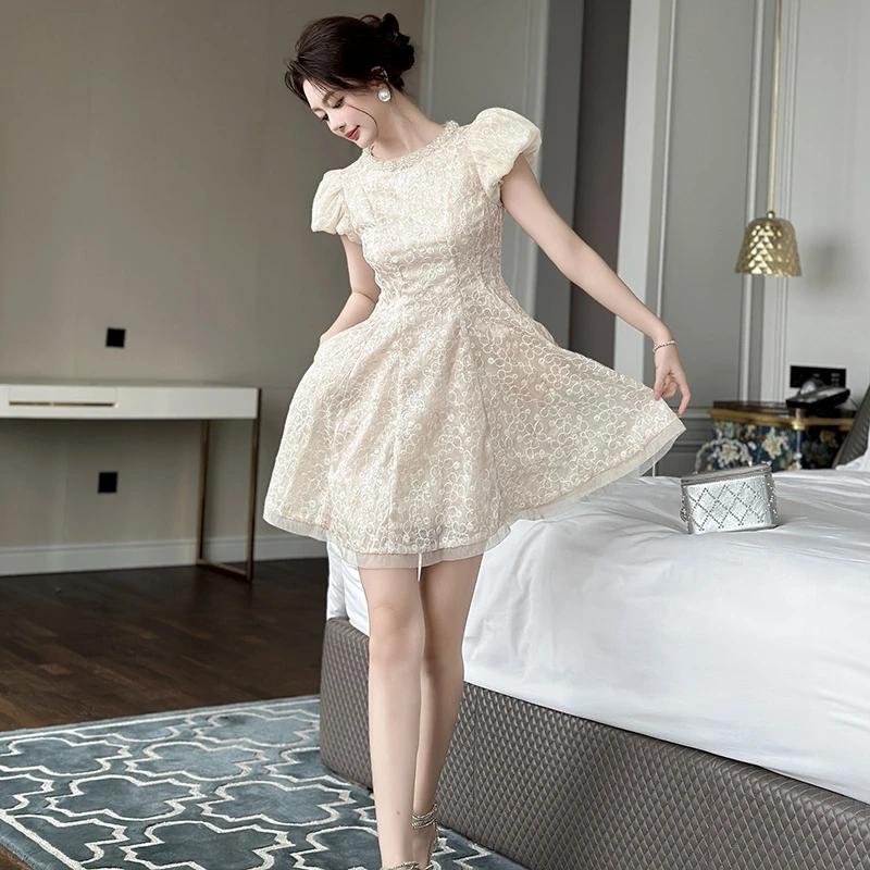 裙子短款小众收腰修身泡泡袖名媛优雅设计感复古小个子连衣裙白色