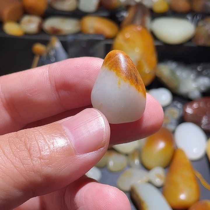 颈饰未镶嵌和田玉（糖玉）