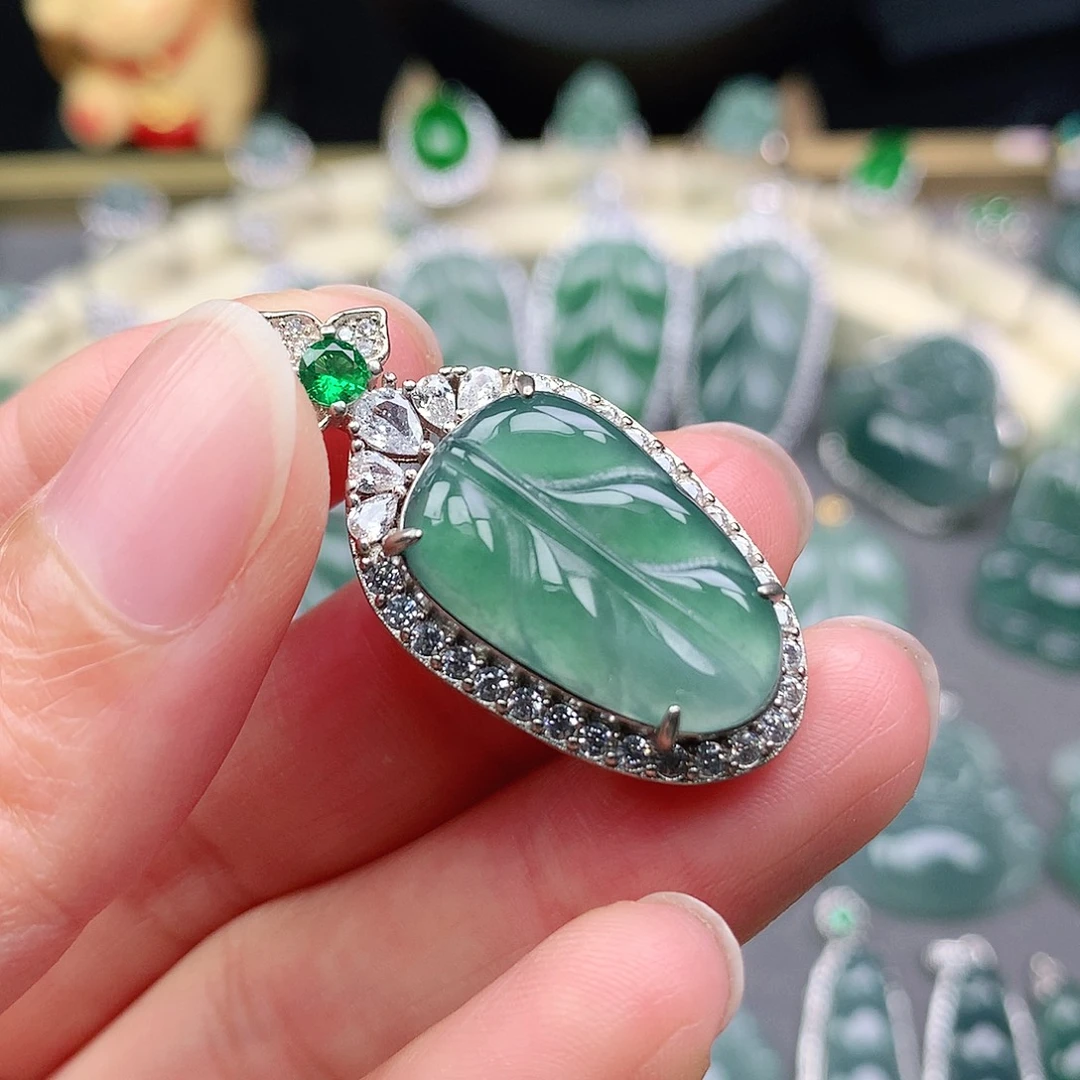 翡翠未镶嵌颈饰吊坠