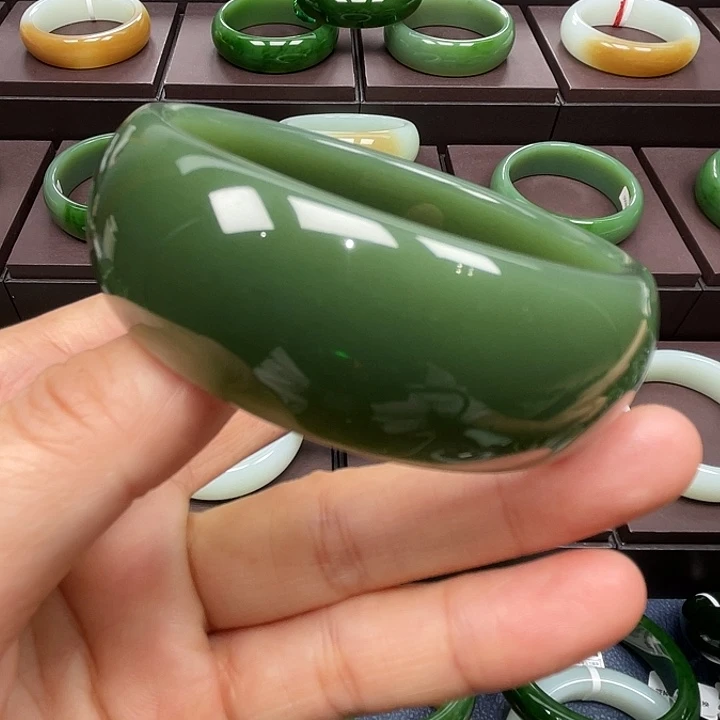 和田玉未镶嵌手镯