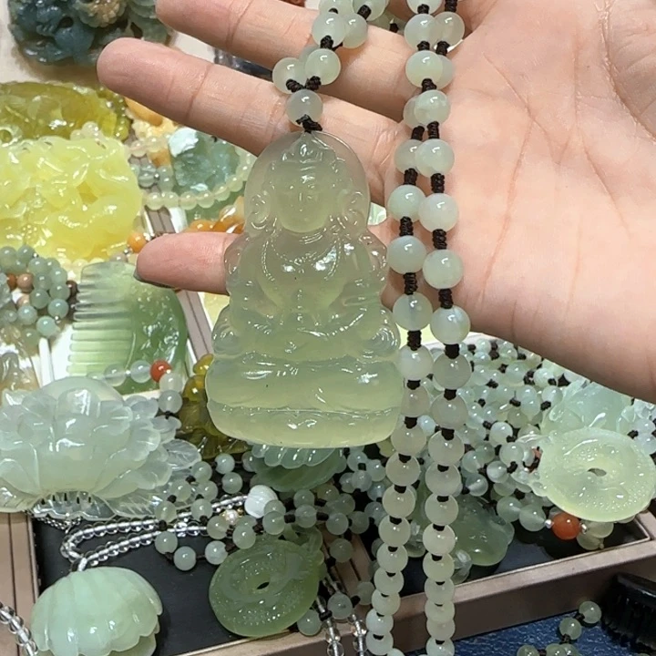 未镶嵌蛇纹石玉吊坠