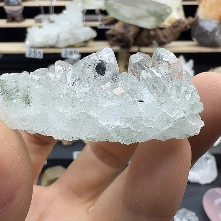 石材喜马拉雅水晶摆件