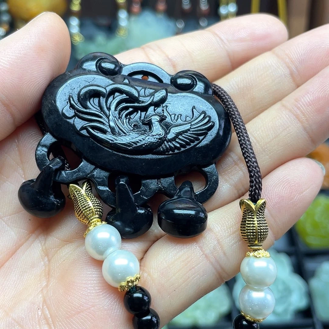 蛇纹石玉未镶嵌颈饰