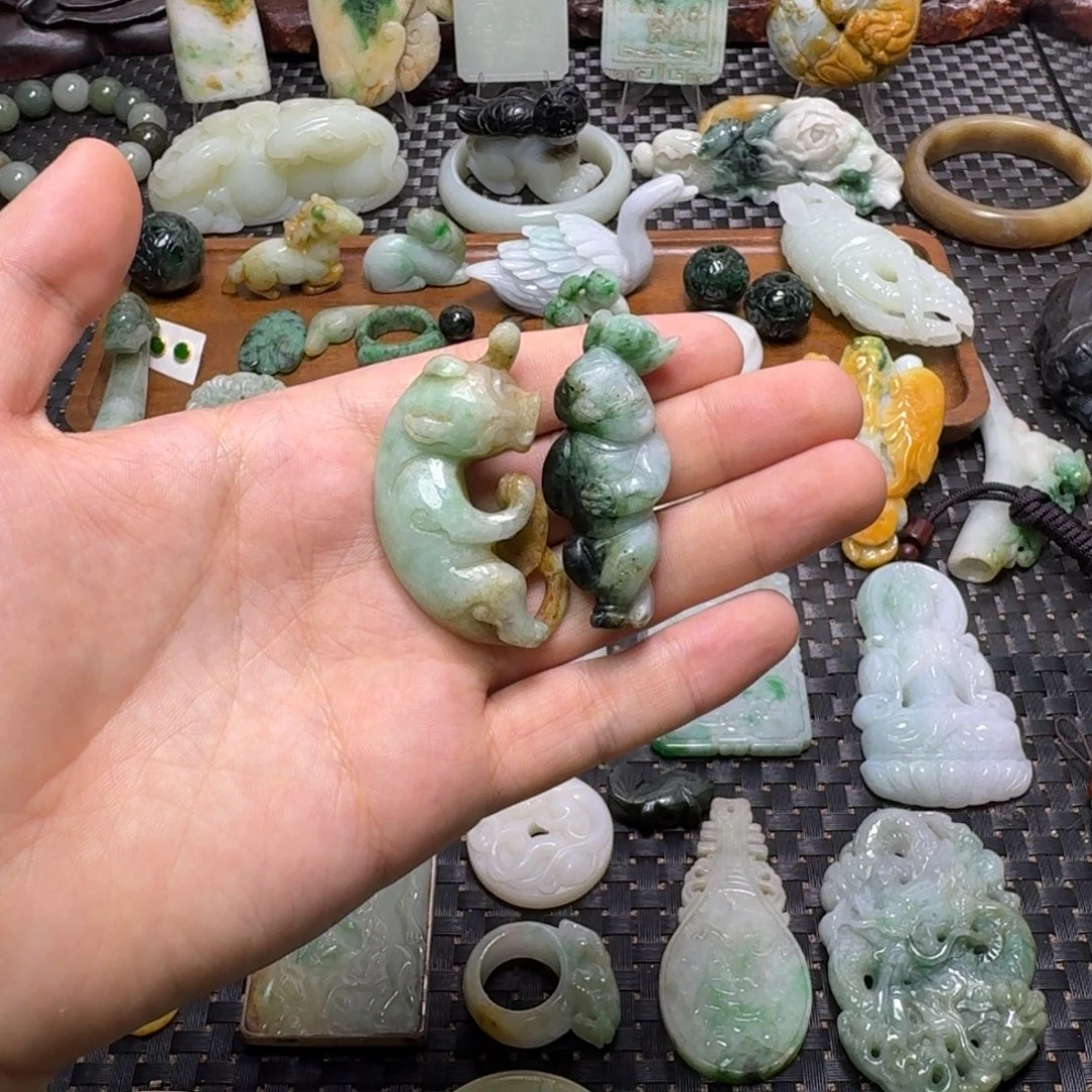 用***3颈饰未镶嵌翡翠翡翠颈饰未镶嵌