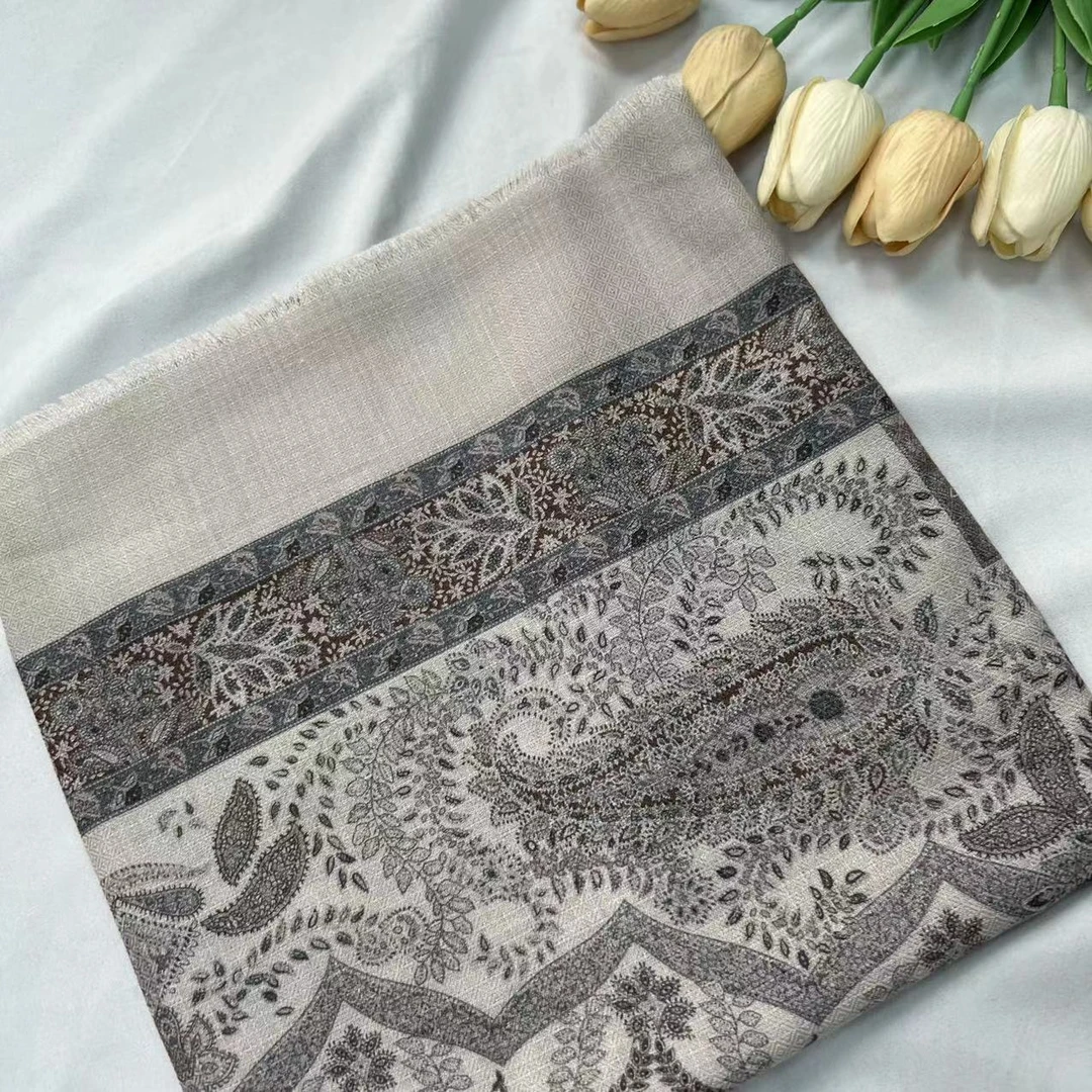 110丝毛方巾-图腾环边 105cm丝巾