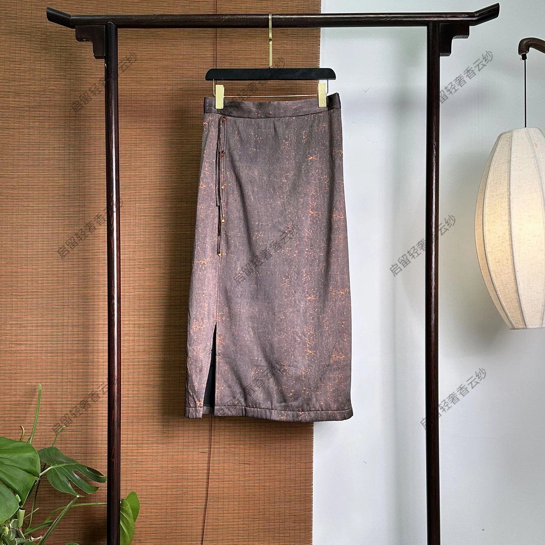 【253355】 墨褐橘星  新中式40姆米 加绒缎面半身裙