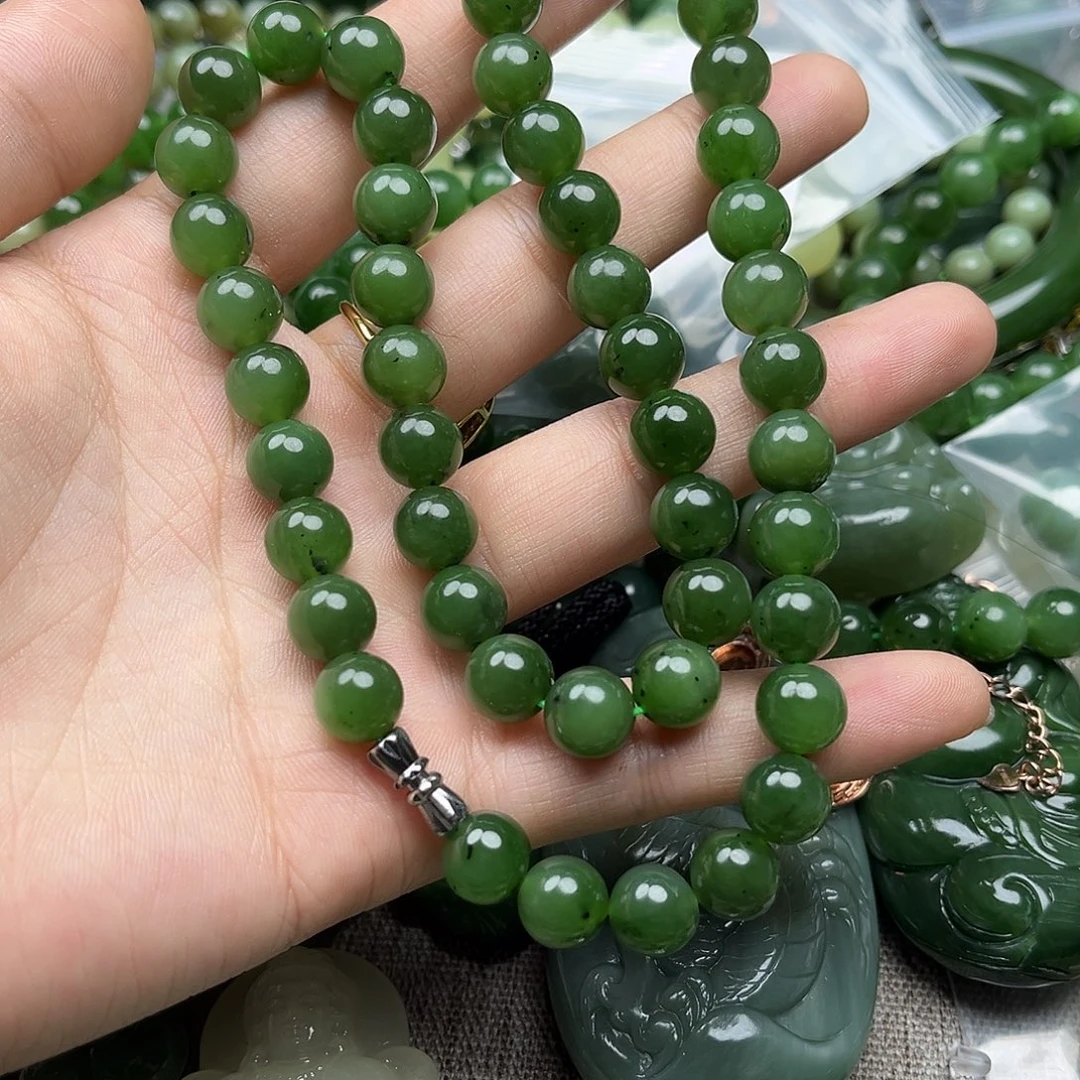 颈饰未镶嵌和田玉（碧玉）